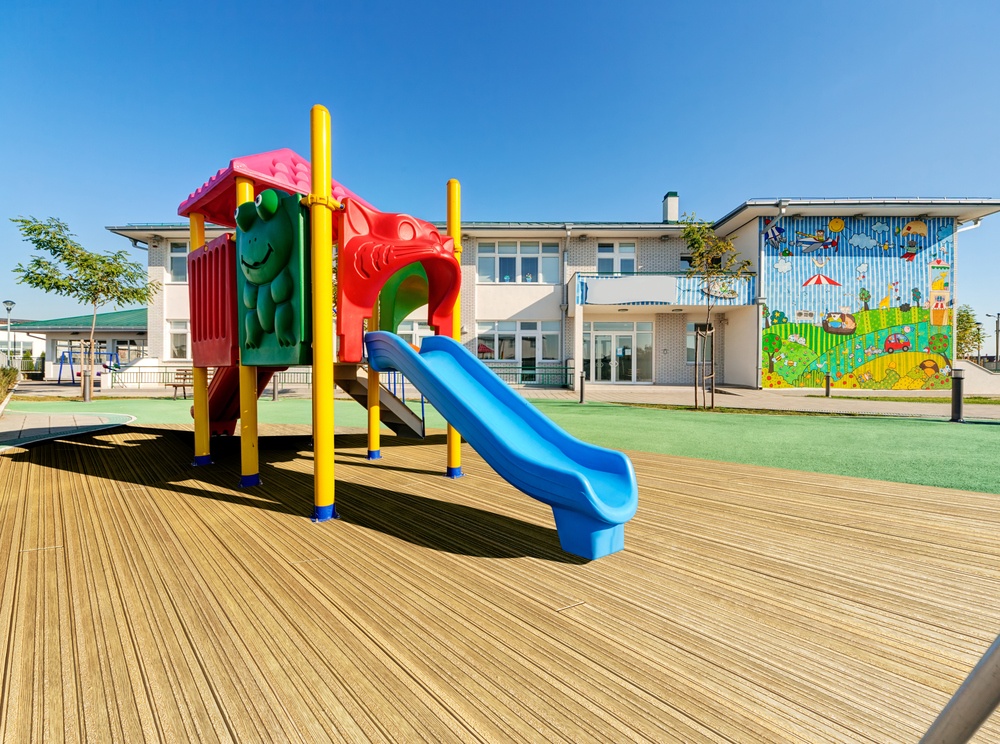 Millboard Lasta-Grip Golden Oak with Children's Slide