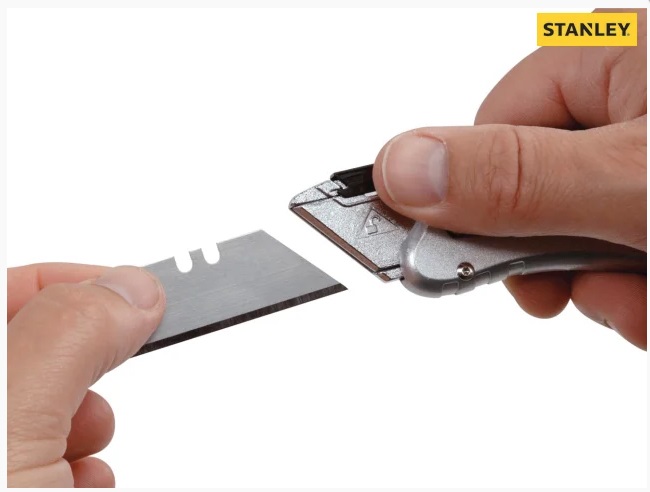 Stanley-sliding-pocket-knife-replacing-blade