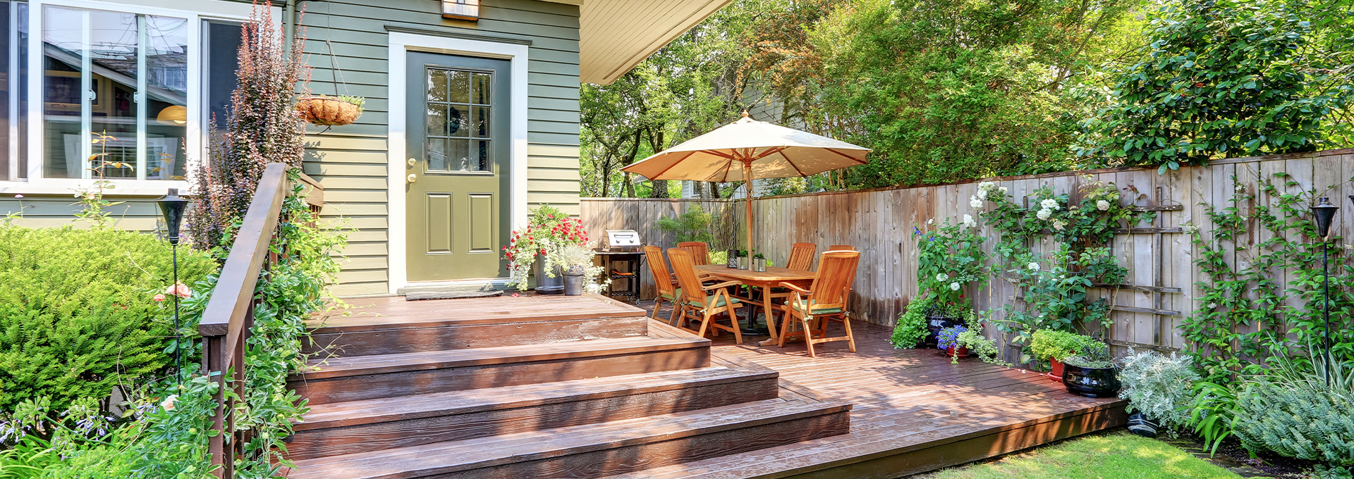 charming decking ideas for small gardens