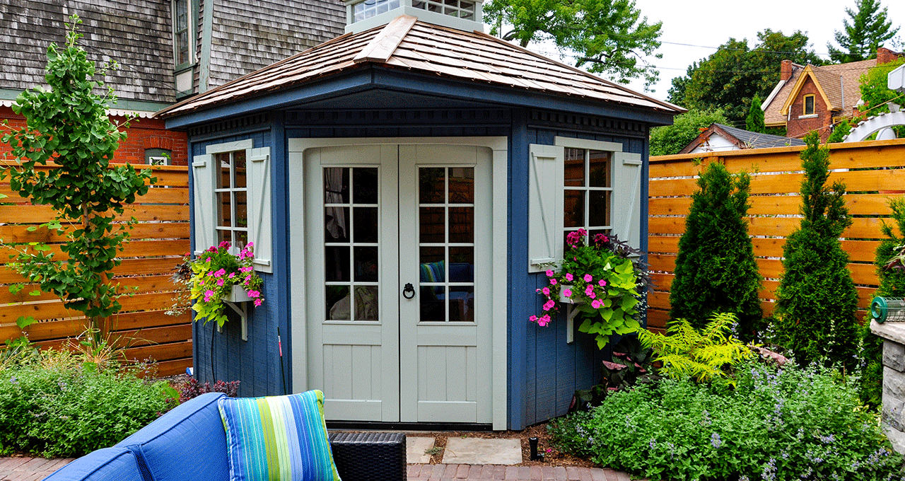 A blue shed with white accents after a successful repaint.